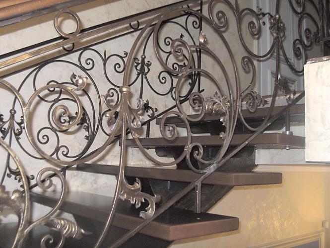 Фото 5. Железные лестницы на второй этаж Николаев