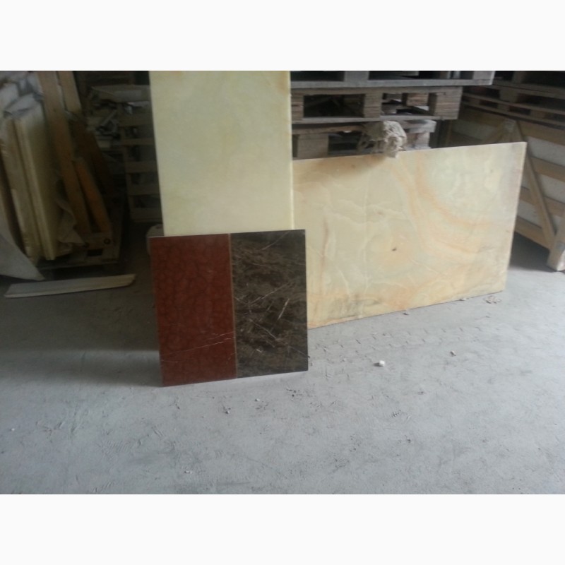 Фото 2. Каменные прямоугольные плиты ( слябы ) из мрамора толщиной 2, 3, 4 и 5 сантиметров
