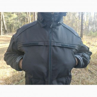 Якісна демісезонна волого-вітрозахисна куртка купити чорна із мембранного матеріала дешево