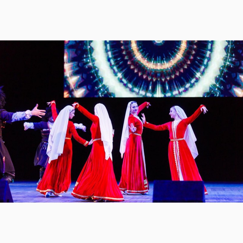 Фото 4. Выступление Шоу-балета Кавказ
