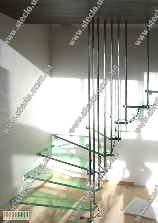 Фото 3. Стеклянные лестницы