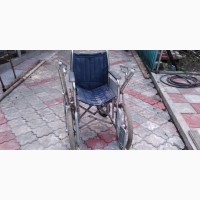 Продам инвалидное кресло и шаговые ходунки.б-у
