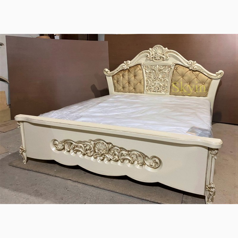 Фото 5. Біле із золотом різьблене ліжко бароко стиль Кармелія з дуба