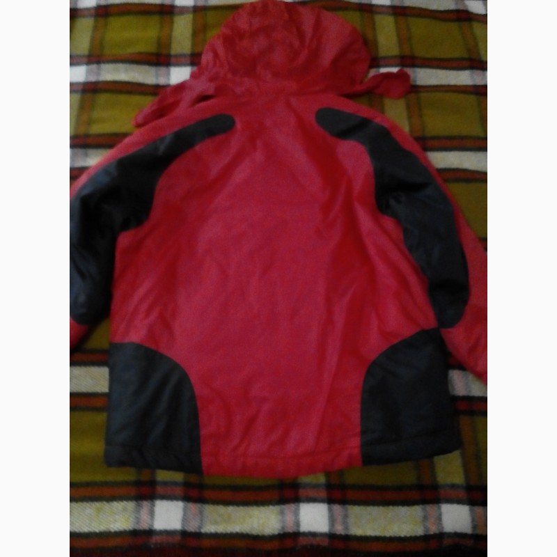 Фото 3. Красно-черная куртка для мальчика