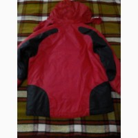Красно-черная куртка для мальчика