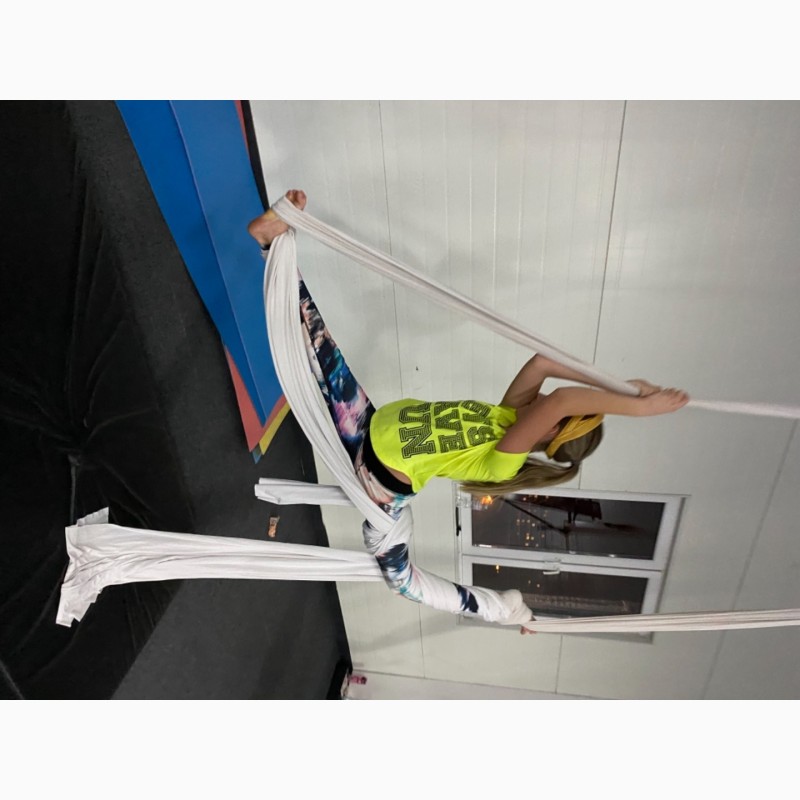 Фото 6. Воздушная гимнастика на полотнах, ремнях, петлях для детей и взрослых