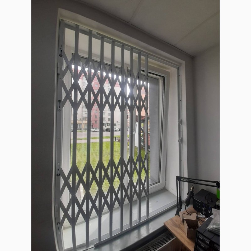 Фото 8. Раздвижные решетки металлические на окна двери, витрины. Производство установка п0 Украине