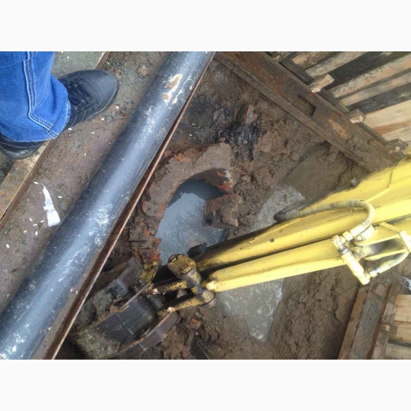 Фото 4. Стыковая сварка и пайка полиэтиленовых труб наружного водопровода и канализации в Киеве