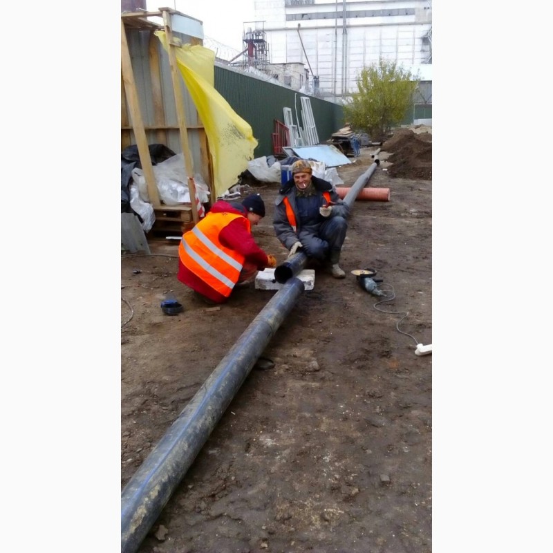 Фото 6. Стыковая сварка и пайка полиэтиленовых труб наружного водопровода и канализации в Киеве