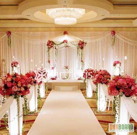 Прокат декора,стойки с цветами,арки,столик,чехлы на стулья,вазы