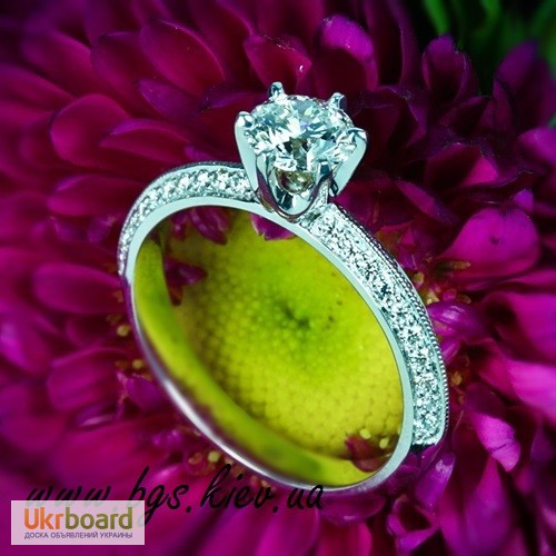 Фото 2. Помолвочное кольцо из белого золота с бриллиантами