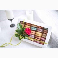 Подарок девушке на 14 февраля - сладкий набор макарунс Киев, подарок на день валентина