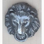 Барельеф - голова «Лев с кольцом»