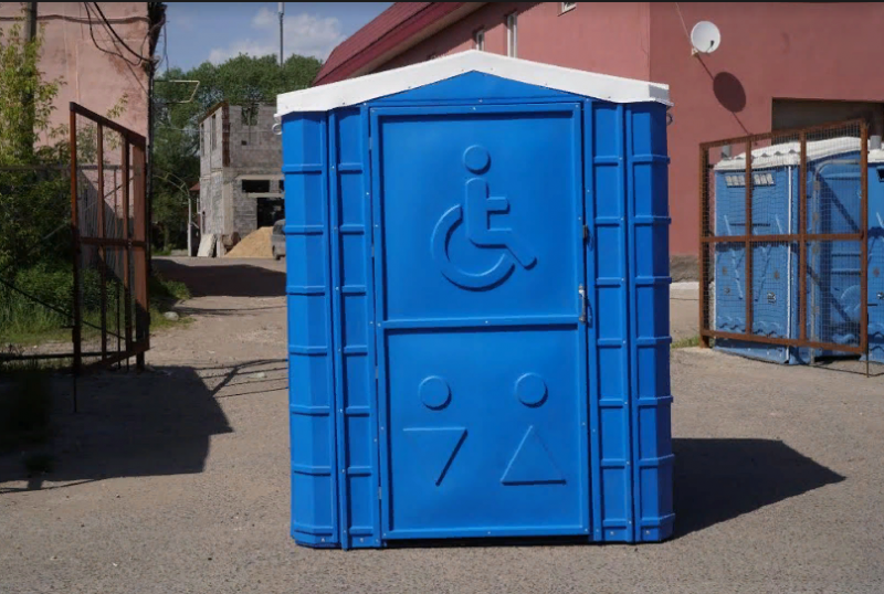 Фото 5. Мобильная туалетная кабина для инвалидов