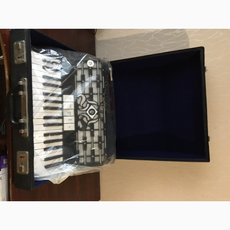 Фото 4. Продаётся аккордеон Weltmeister Cordal с чохлом в отличном состоянии