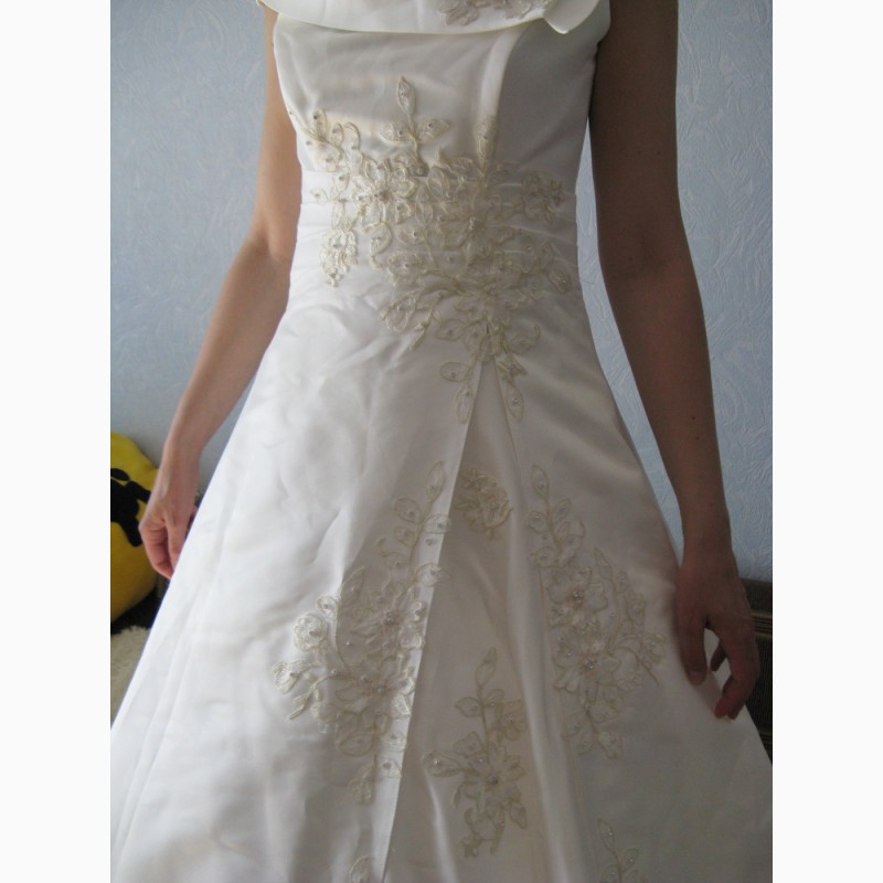 Фото 2. Весільна сукня