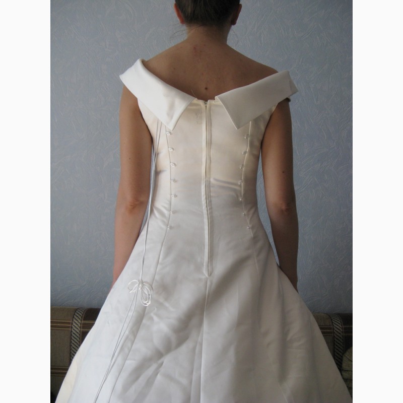 Фото 3. Весільна сукня