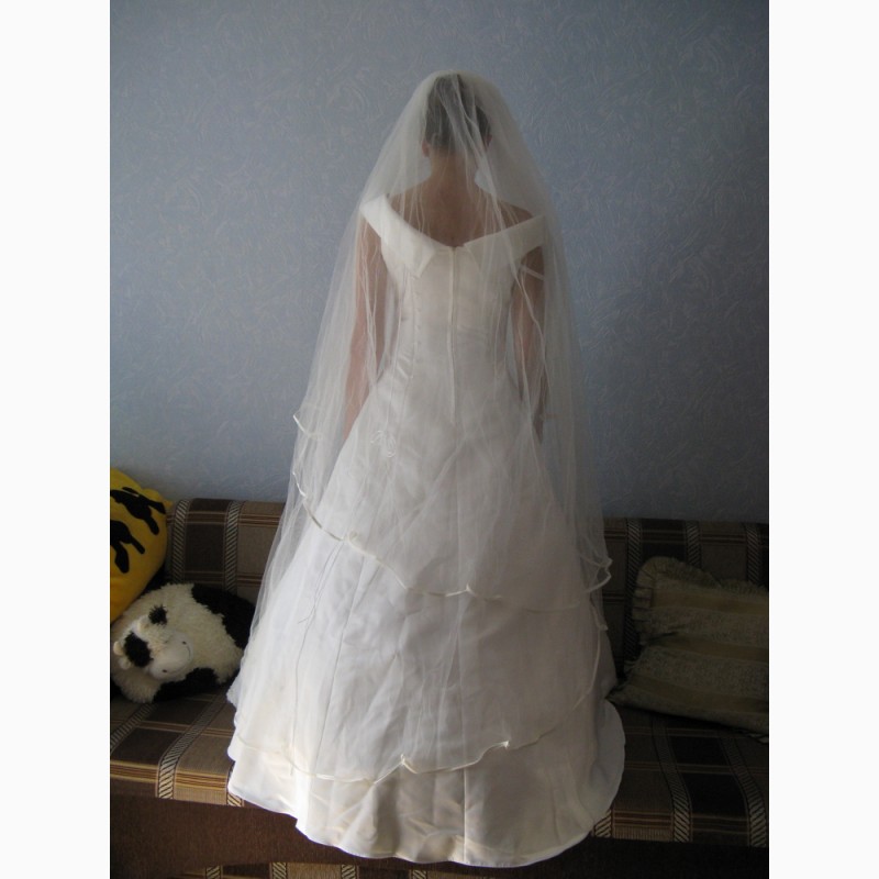 Фото 5. Весільна сукня