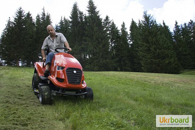 Фото 5. Тракторы-газонокосилки (Чехия)