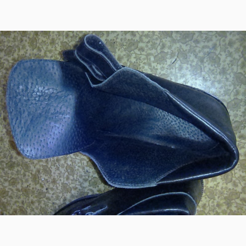 Фото 2. Ботинки на липучках демисезонные из черной кожи 41размера