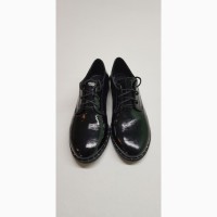 Продам новые лаковые туфли(0508)