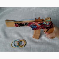 Деревянный пистолет-пулемет(стреляет резинками)