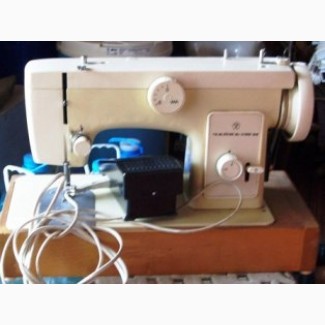 Продам швейную машинку Чайка с электроприводом