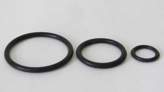 Кольца резиновые круглого сечения с внутренним диаметр 40 мм, 26, 5 мм, 14 мм.Новые