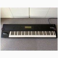 Продам Korg 01 W Pro 76-клавишный синтезатор с черной клавиатурой, музыкальные инструменты