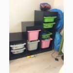 Удобный стеллаж шкаф с розовыми и белыми контейнерами. Новый ИКЕА