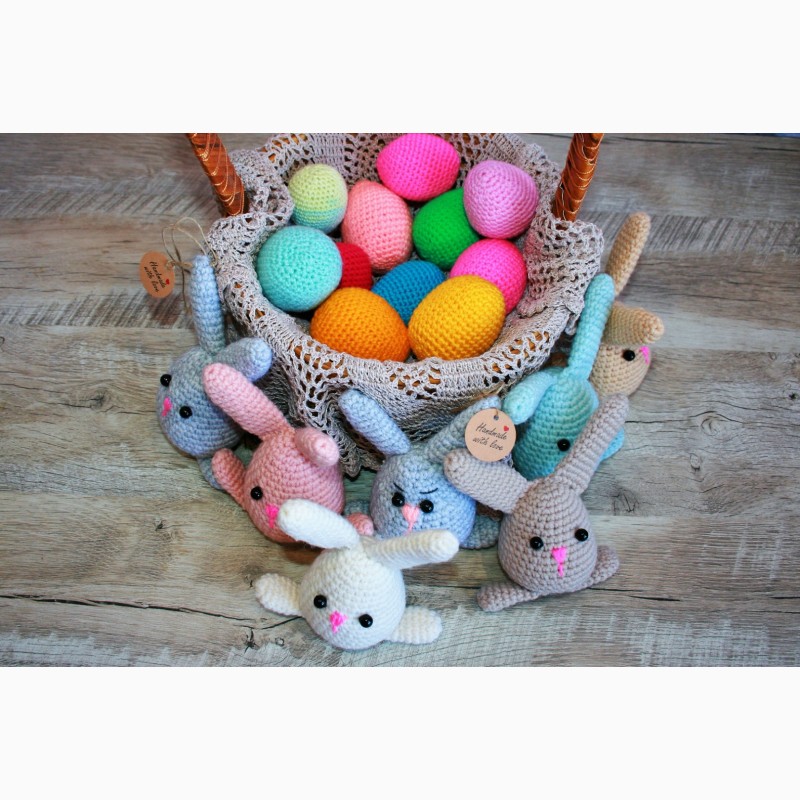 Фото 4. Кругленькие зайцы-яйца различных оттенков станут украшением вашего дома