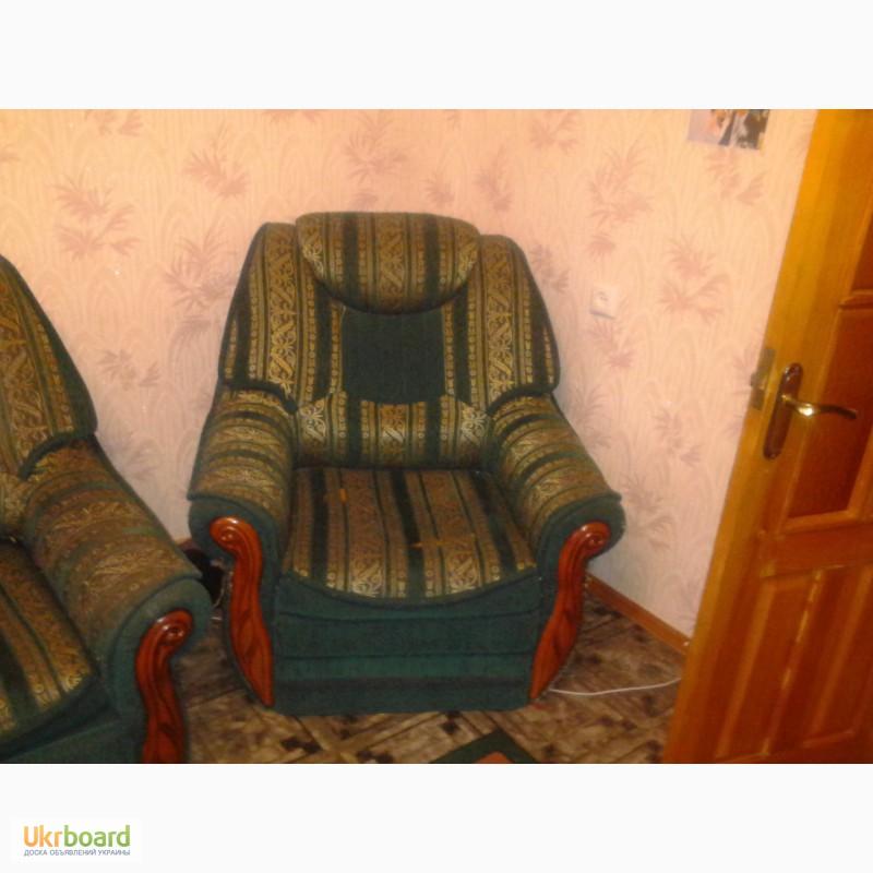 Фото 2. Продам диван-канапе и 2 кресла б/у