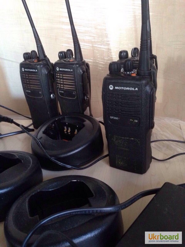 Фото 2. Носимая радиостанция Motorola GP340