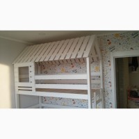 Двухярусные кровати-домики из массива дерева