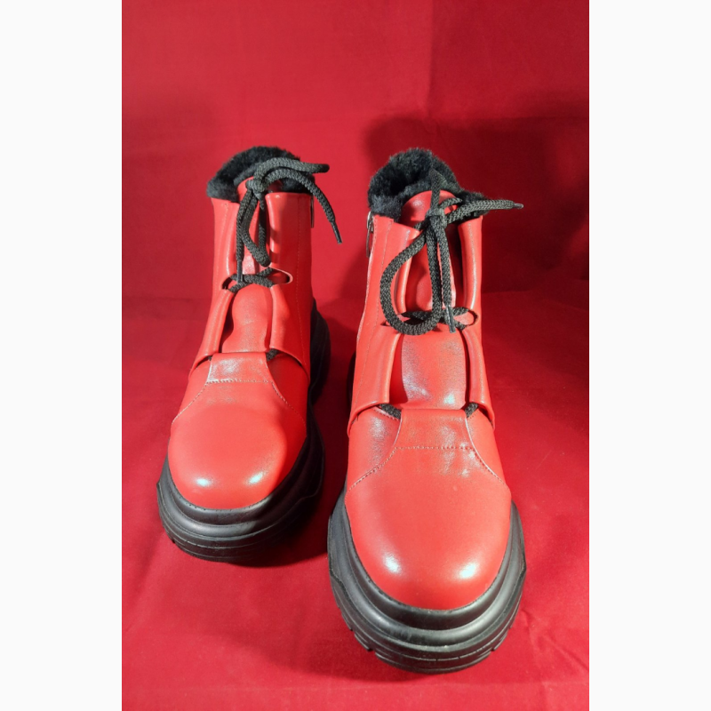 Женские ботинки кожаные зимние красные