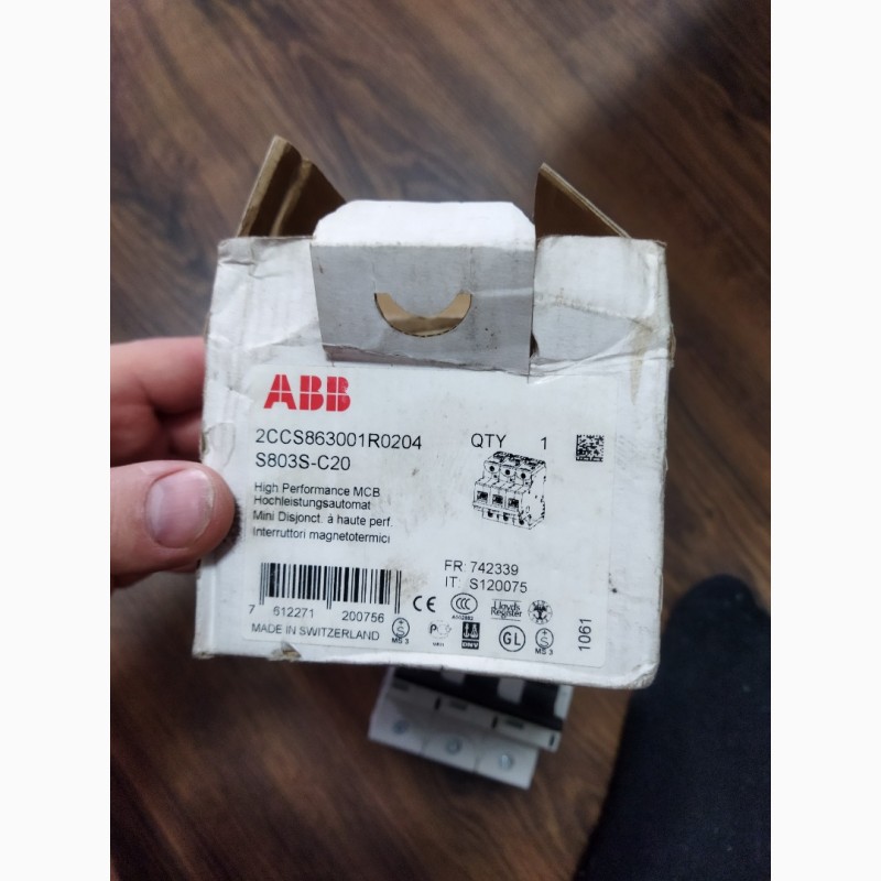Фото 5. Автоматический выключатель ABB S803S-C20