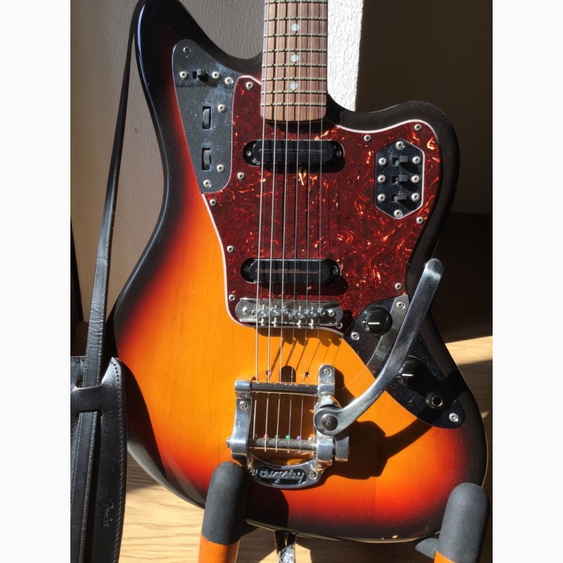 Фото 3. Fender Jaguar Sunburst CIJ Custom