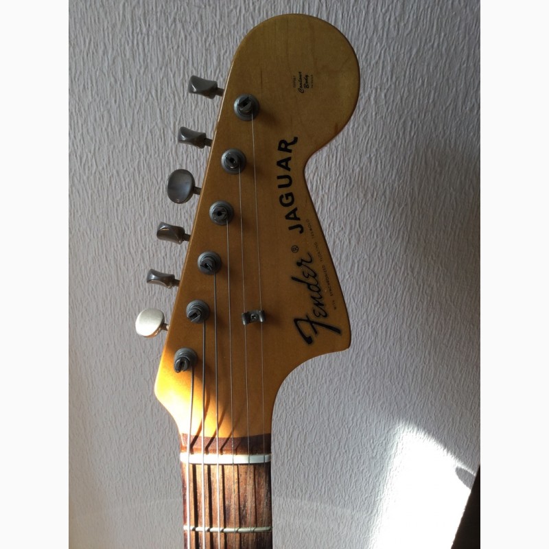 Фото 6. Fender Jaguar Sunburst CIJ Custom