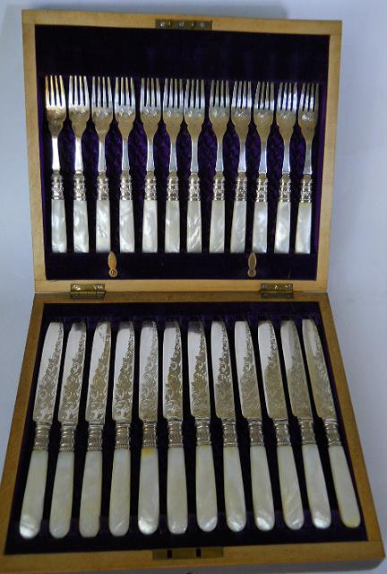 Фото 3. Набор старинных перламутровых ножей и вилок JE SS (Джозеф Эллиот и сыновья)-Англия