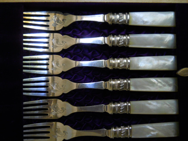 Фото 7. Набор старинных перламутровых ножей и вилок JE SS (Джозеф Эллиот и сыновья)-Англия