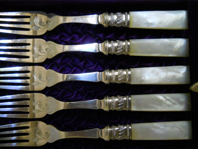 Фото 8. Набор старинных перламутровых ножей и вилок JE SS (Джозеф Эллиот и сыновья)-Англия