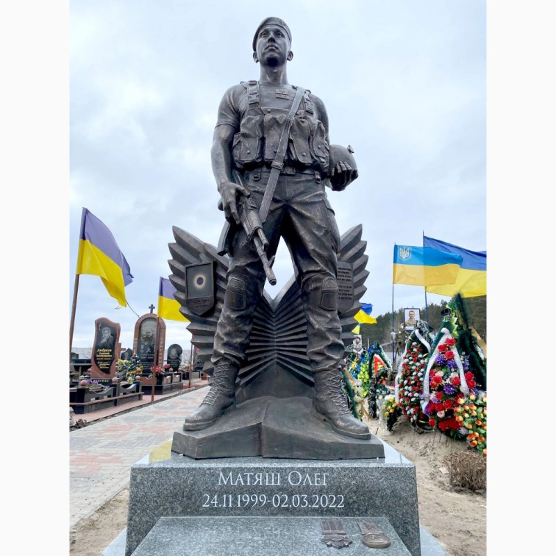 Фото 8. Памятники скульптуры и надгробия на заказ для военных солдат под заказ