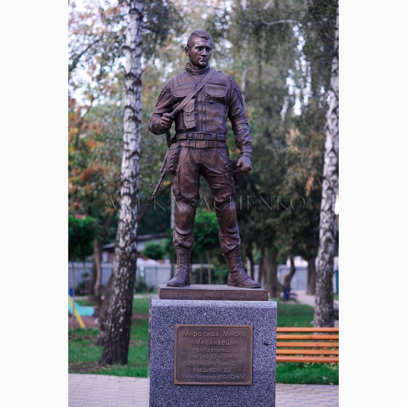 Фото 9. Памятники скульптуры и надгробия на заказ для военных солдат под заказ