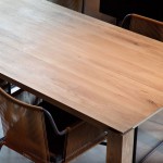 Обеденный стол из массива древесины