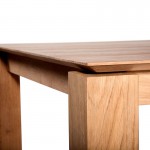 Обеденный стол из массива древесины