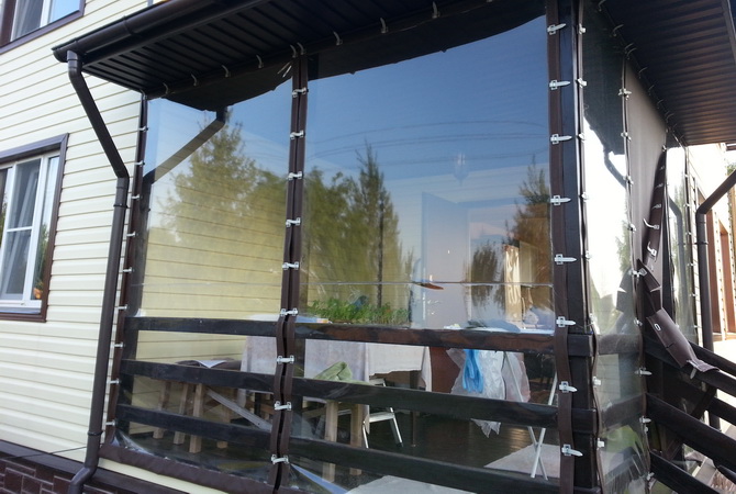 Фото 5. Прозрачные шторы ПВХ для беседки веранды