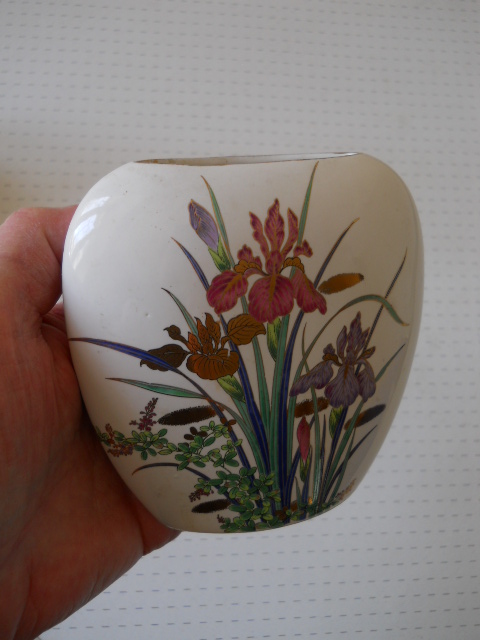 Фото 10. Миниатюрная вазочка для цветов