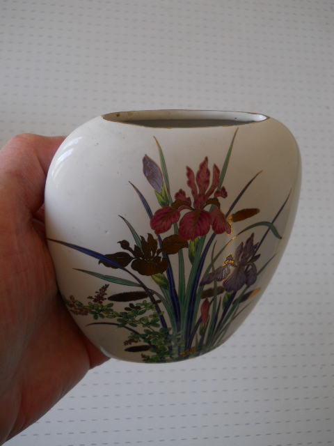 Фото 11. Миниатюрная вазочка для цветов