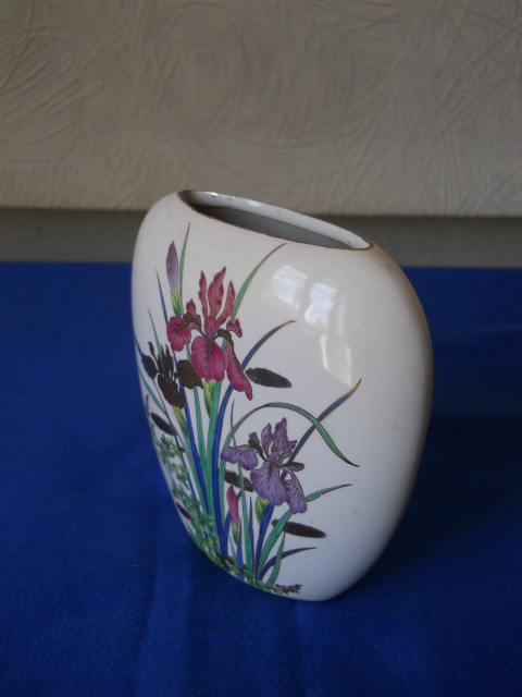 Фото 3. Миниатюрная вазочка для цветов