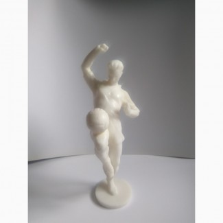 Белая фигурка статуэтка футболиста футболист высота 20 см